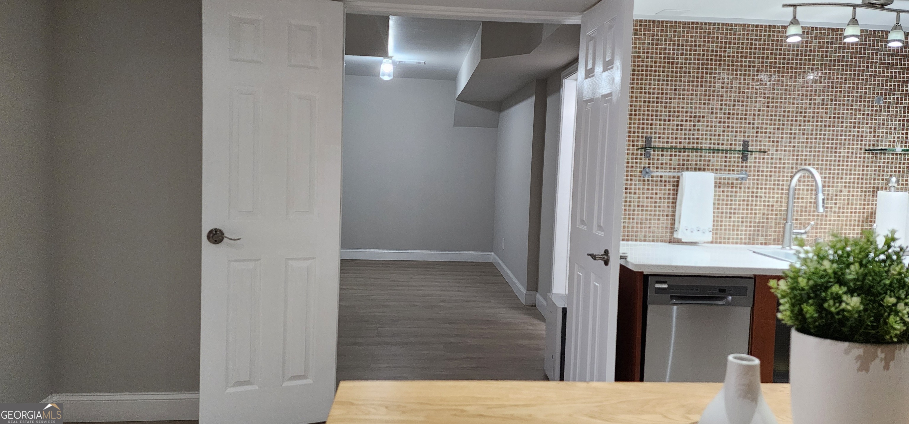 Suwanee, Georgia 30024, United States, 2 Bedrooms Bedrooms, ,1 BathroomBathrooms,Residential,Active,41523