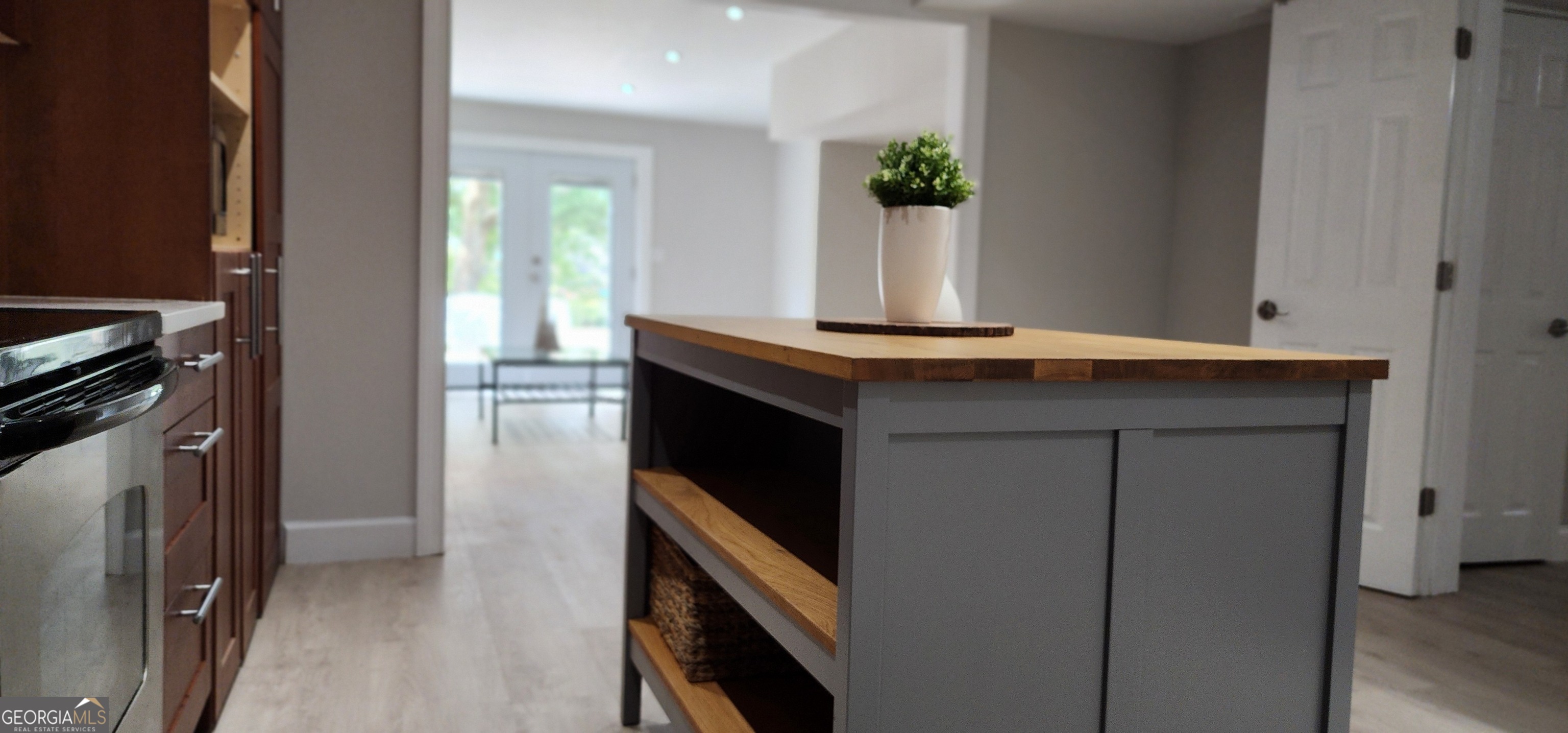 Suwanee, Georgia 30024, United States, 2 Bedrooms Bedrooms, ,1 BathroomBathrooms,Residential,Active,41523