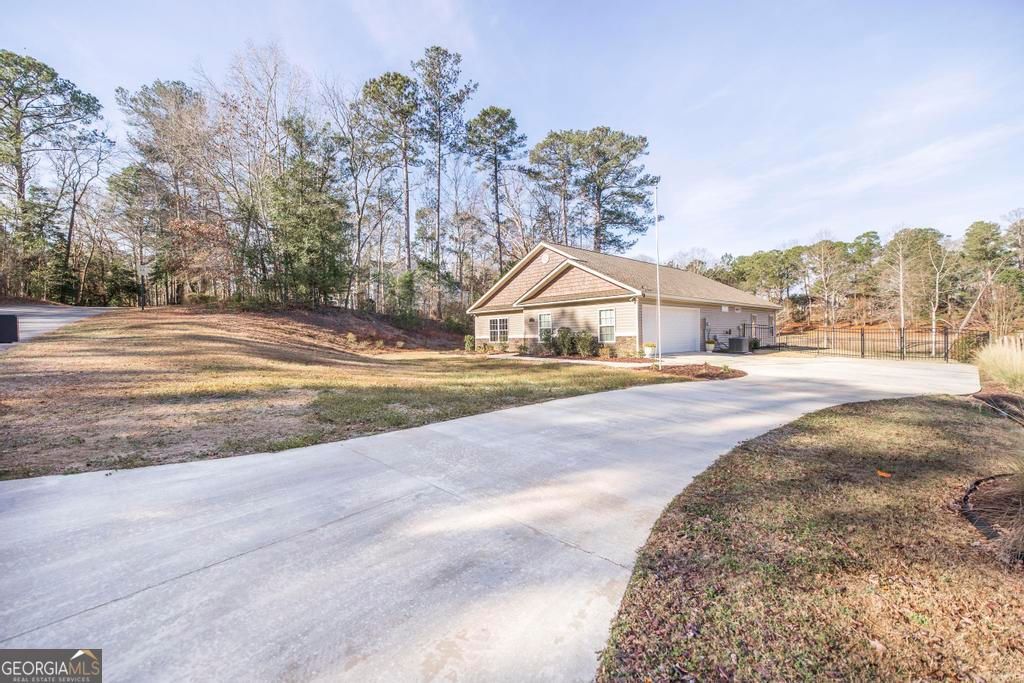 Photo of 202 S Lake Court, Dublin, GA 31021 (MLS # 10681593)