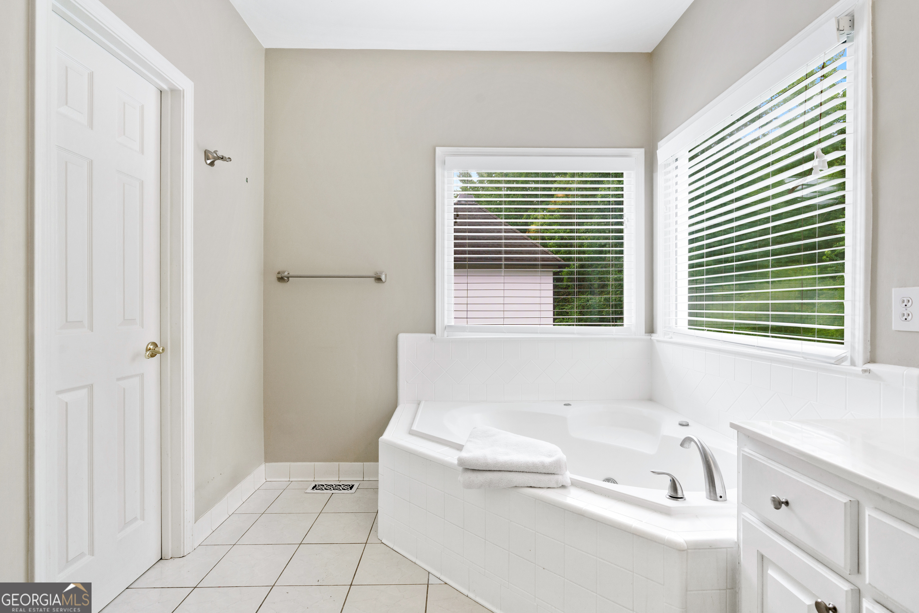 Dacula, Georgia 30019, United States, 4 Bedrooms Bedrooms, ,4 BathroomsBathrooms,Residential,Pending,50808