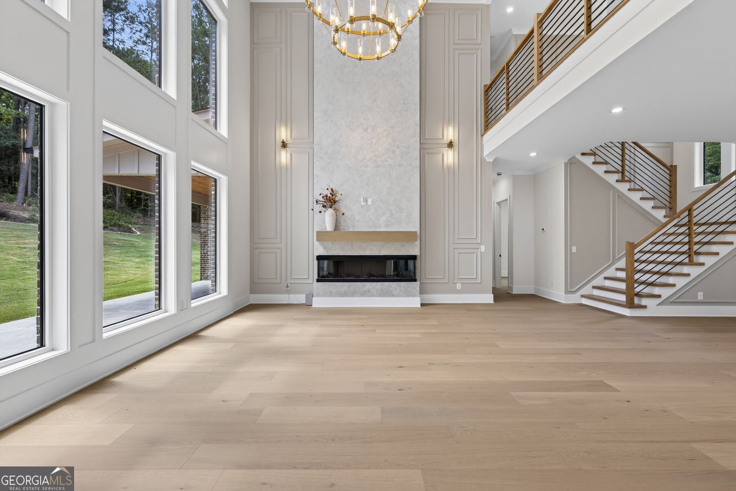 1557 Whitley RD