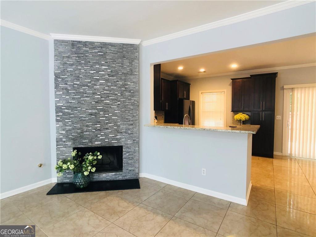 4645 Valais CT 10