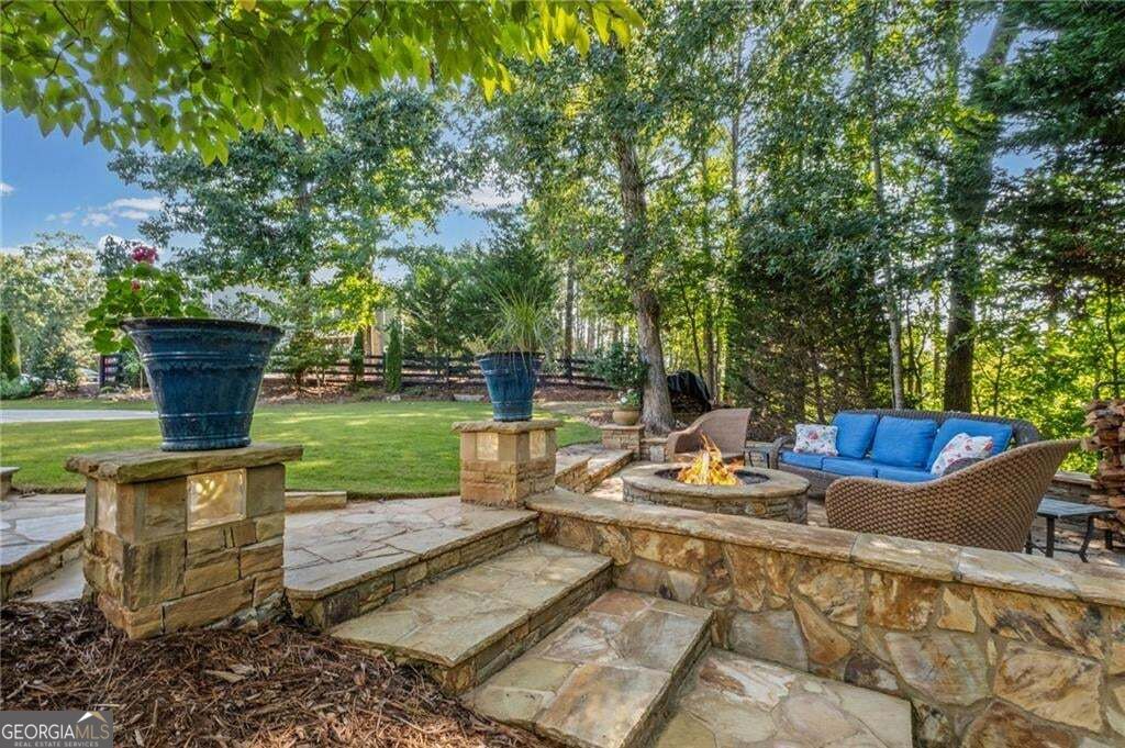 5015 Rockingham DR