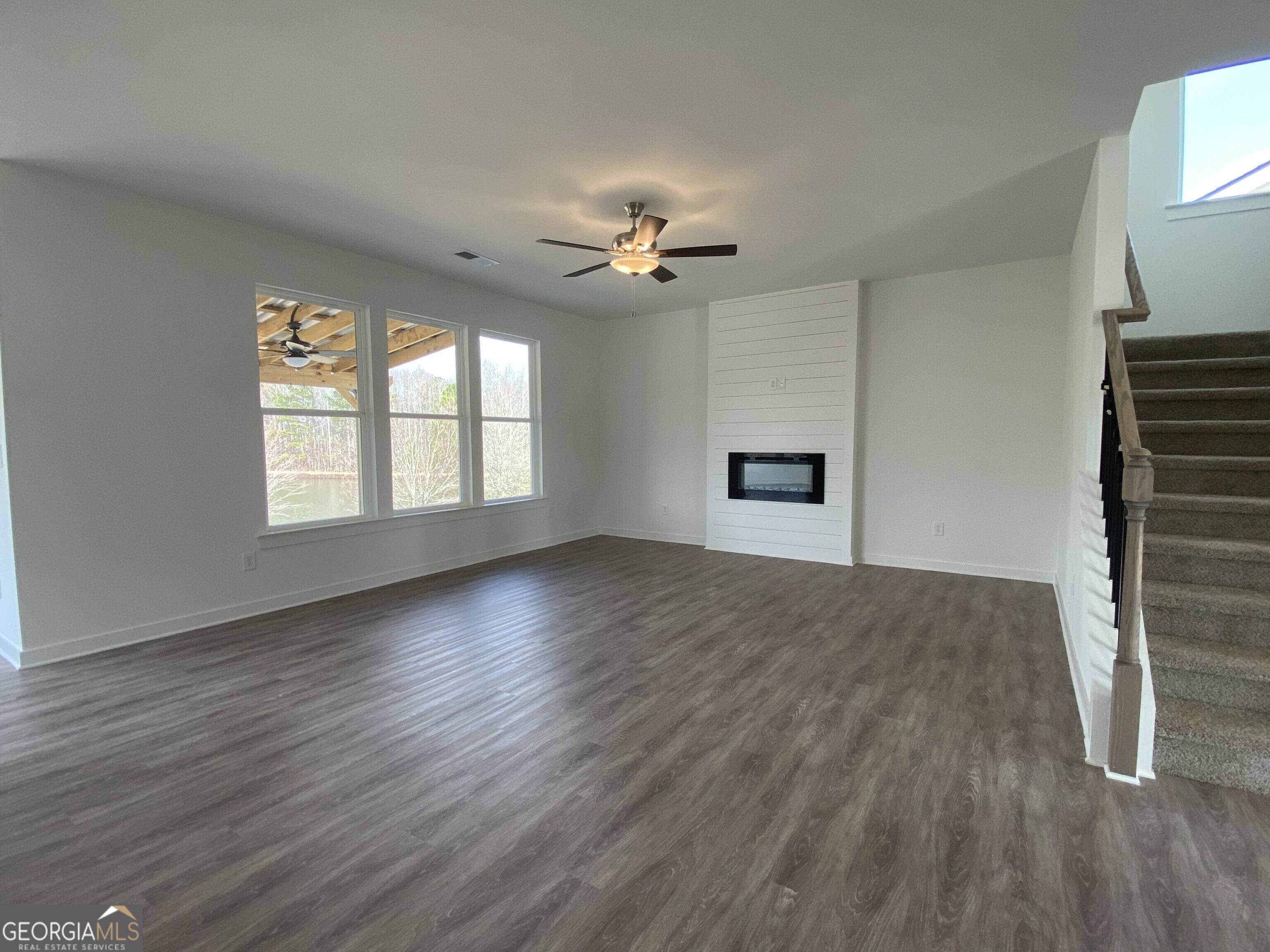 1091 TITUS LN