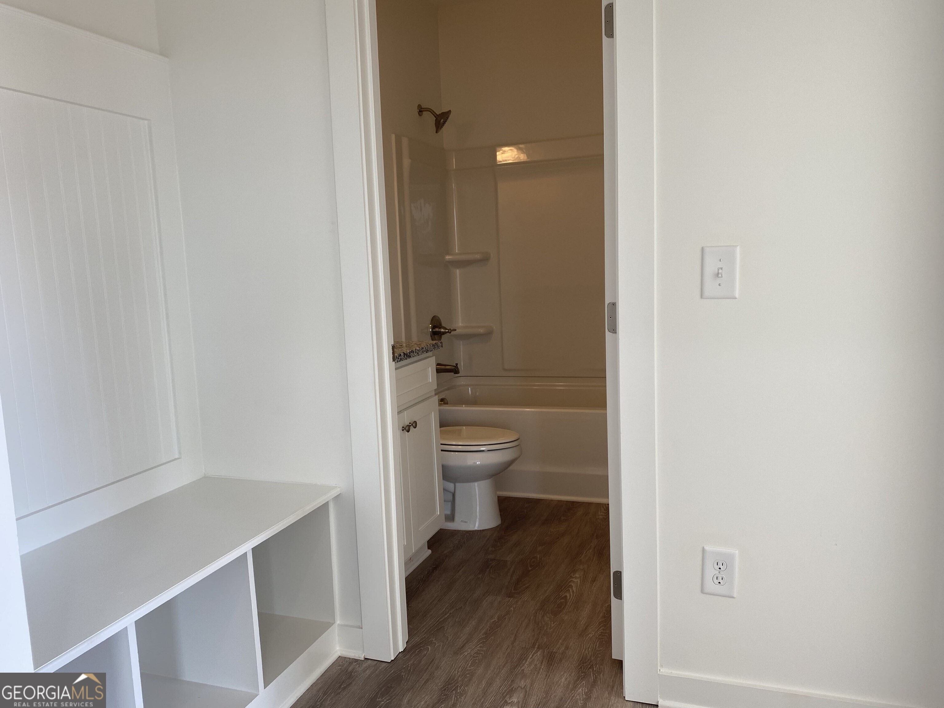 1091 TITUS LN