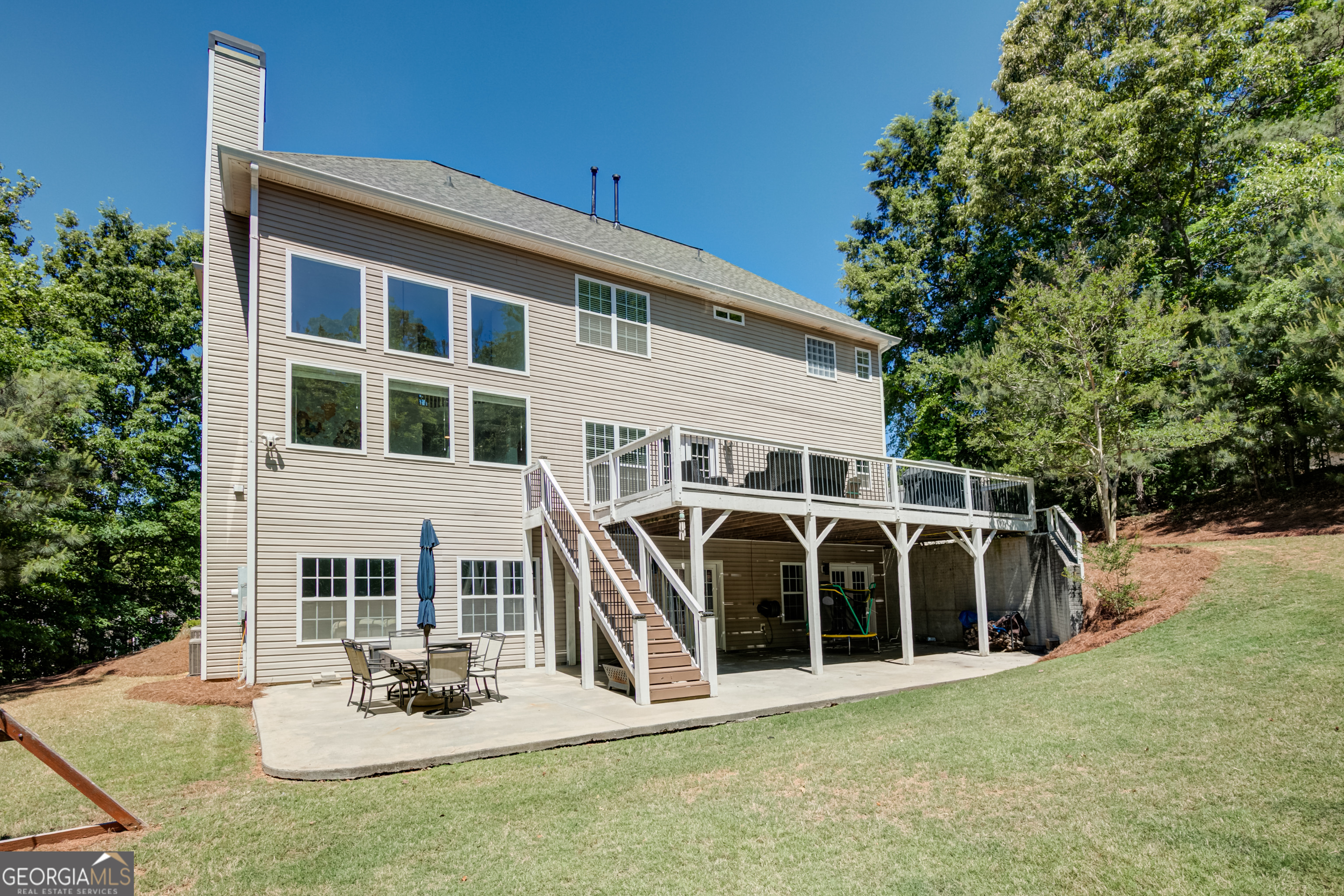 381 Rosebay LN