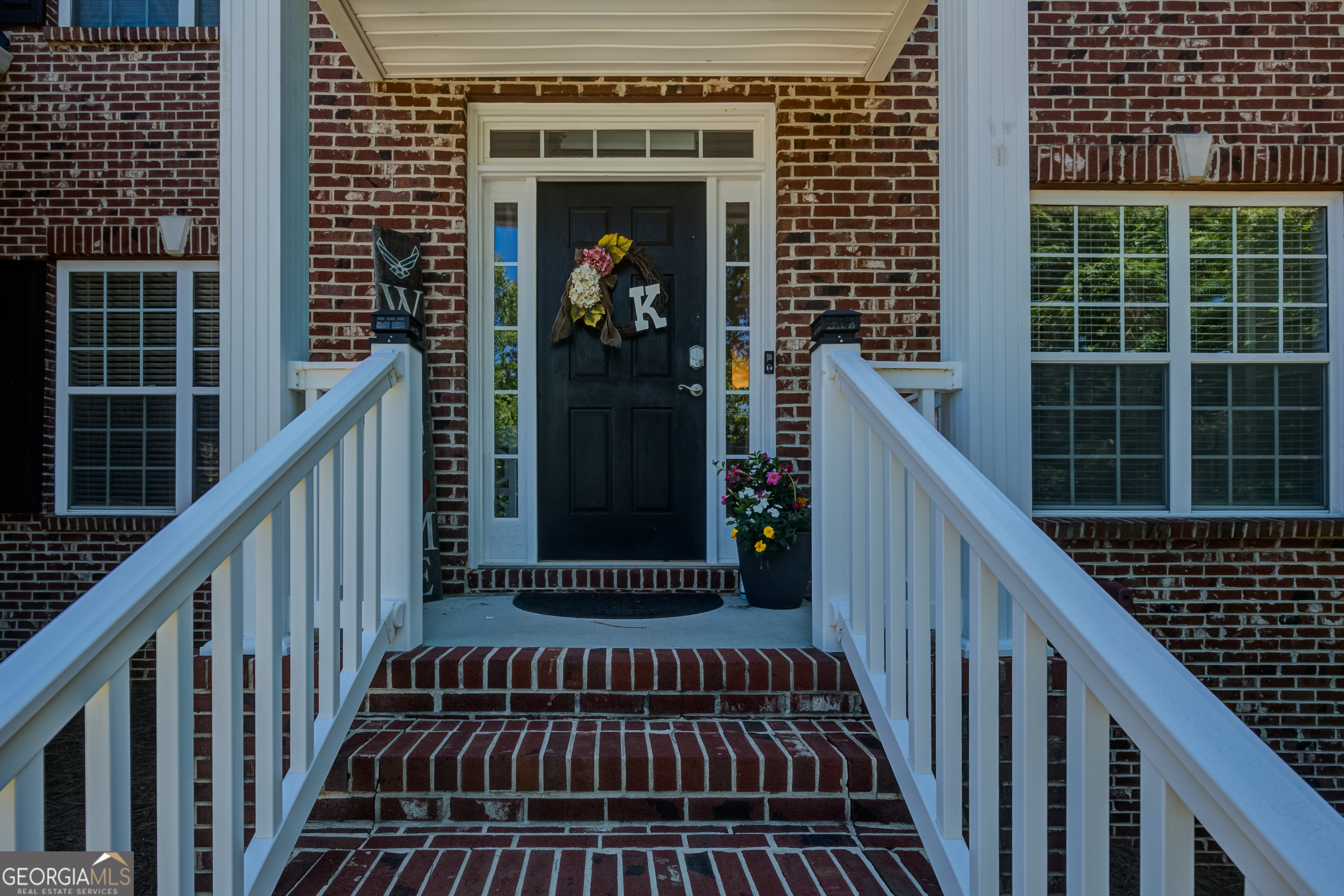 381 Rosebay LN