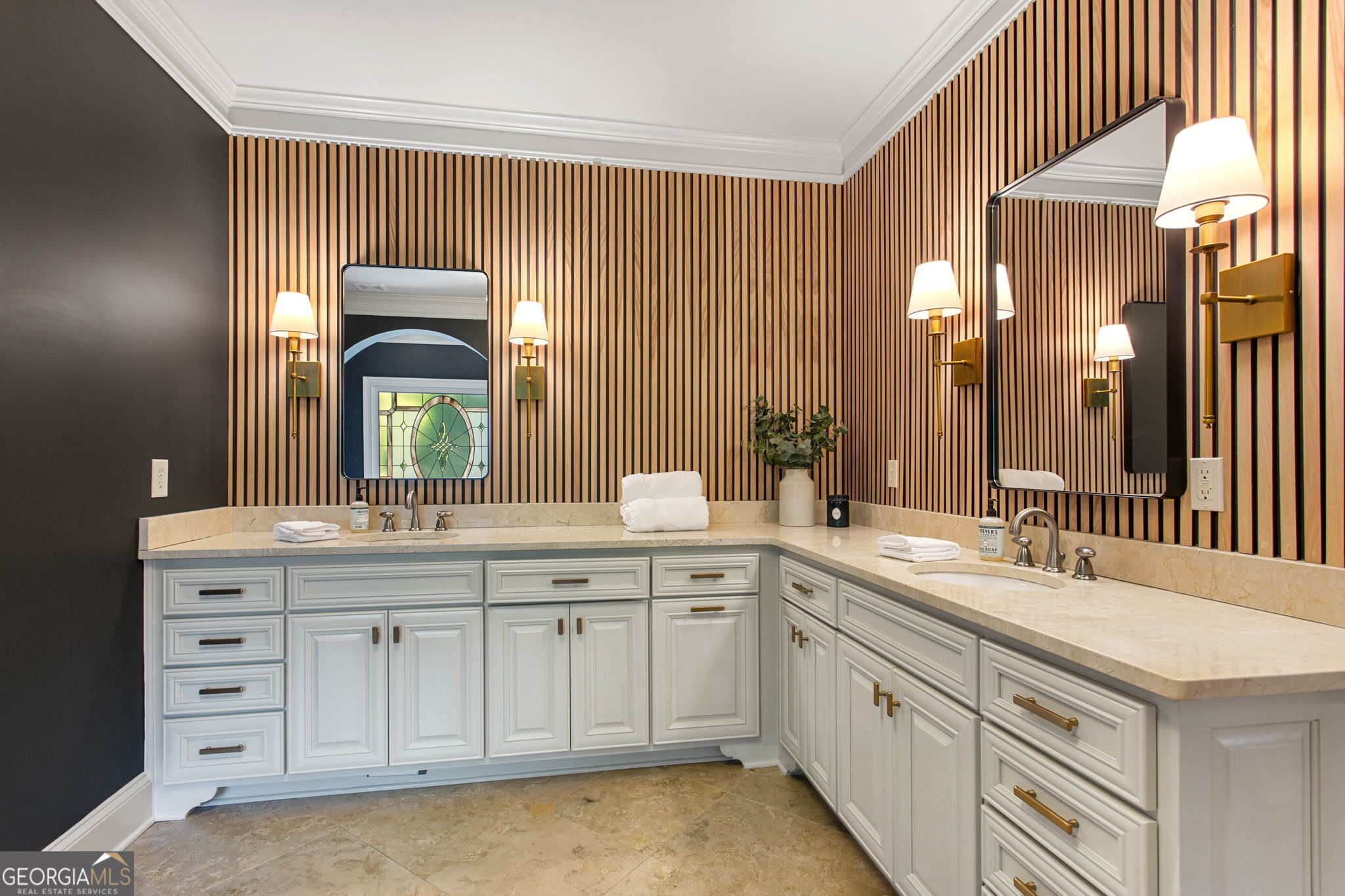 1360 Stonegate LN SE