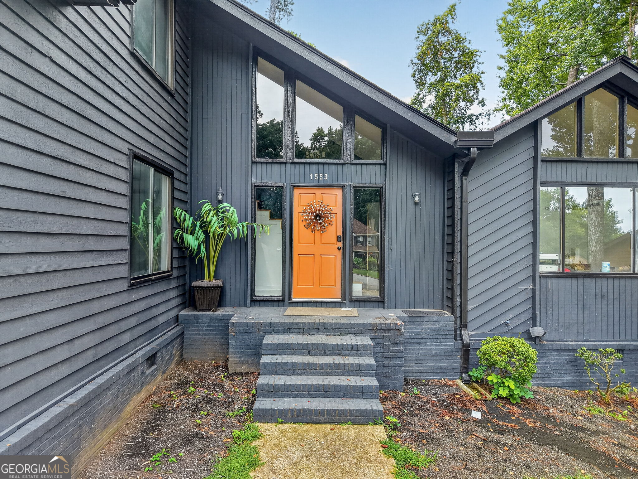 1553 Bell Flower CT