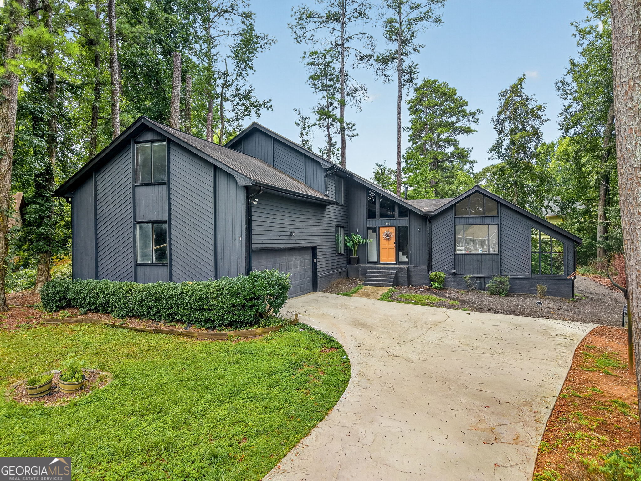 1553 Bell Flower CT
