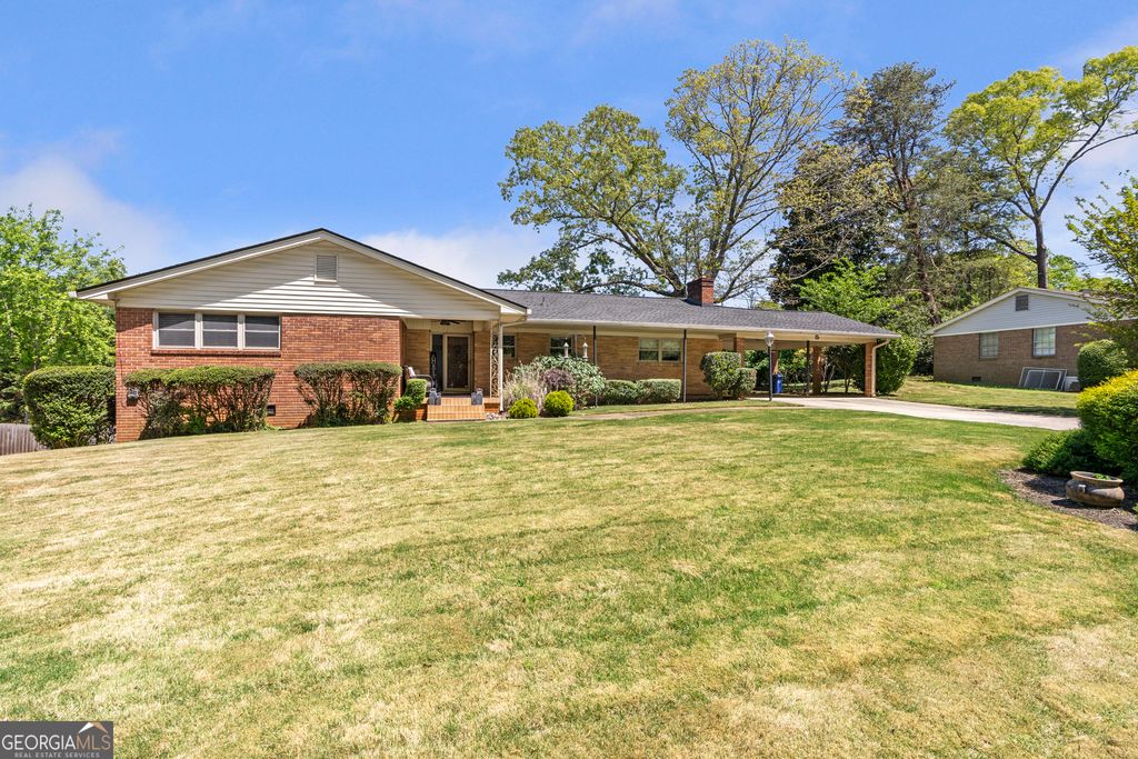 Photo of 2037 Pine Tree Trail, Gainesville, GA 30501 (MLS # 10737994)