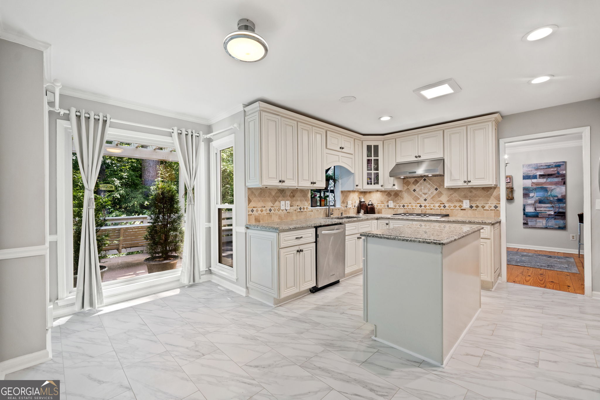 411 Woodstone West DR