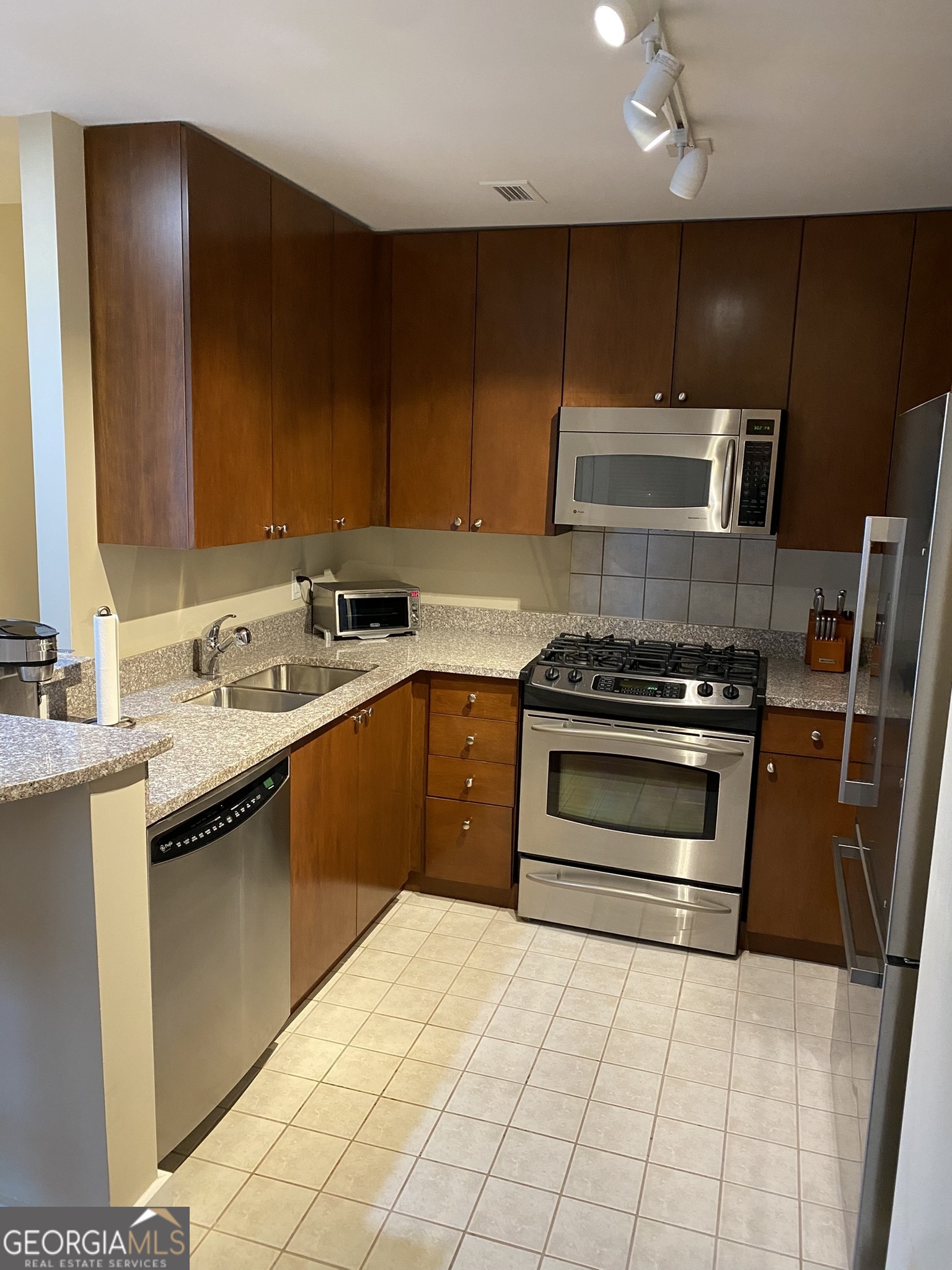 3338 Peachtree RD NE APT 505