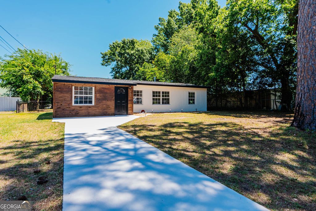 Photo of 202 Elmwood Street, Warner Robins, GA 31093 (MLS # 10756551)