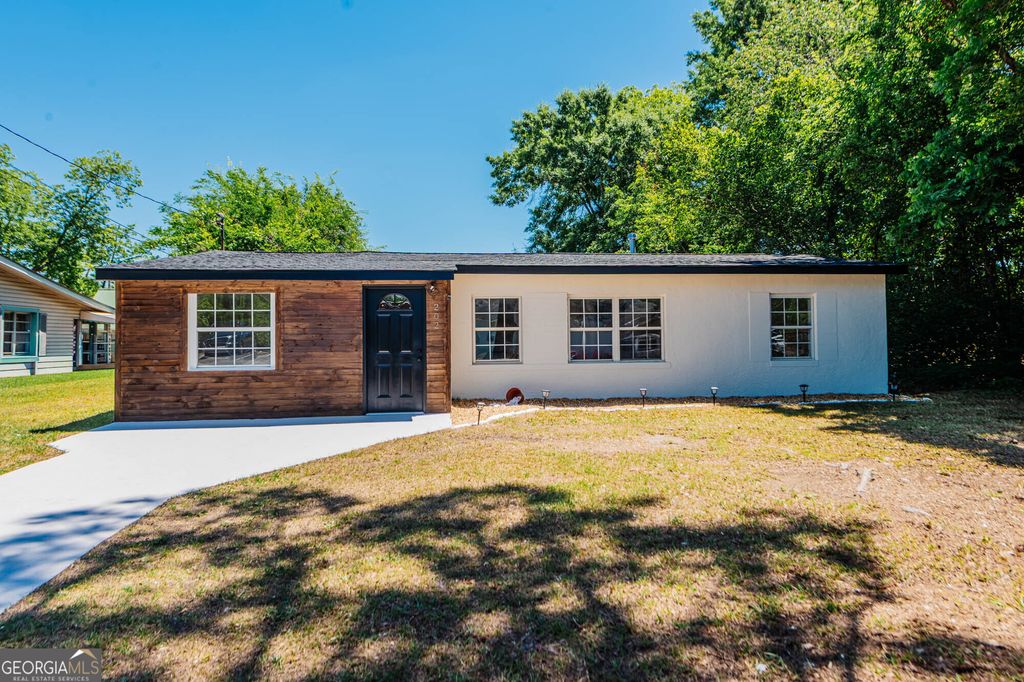 Photo of 202 Elmwood Street, Warner Robins, GA 31093 (MLS # 10756551)
