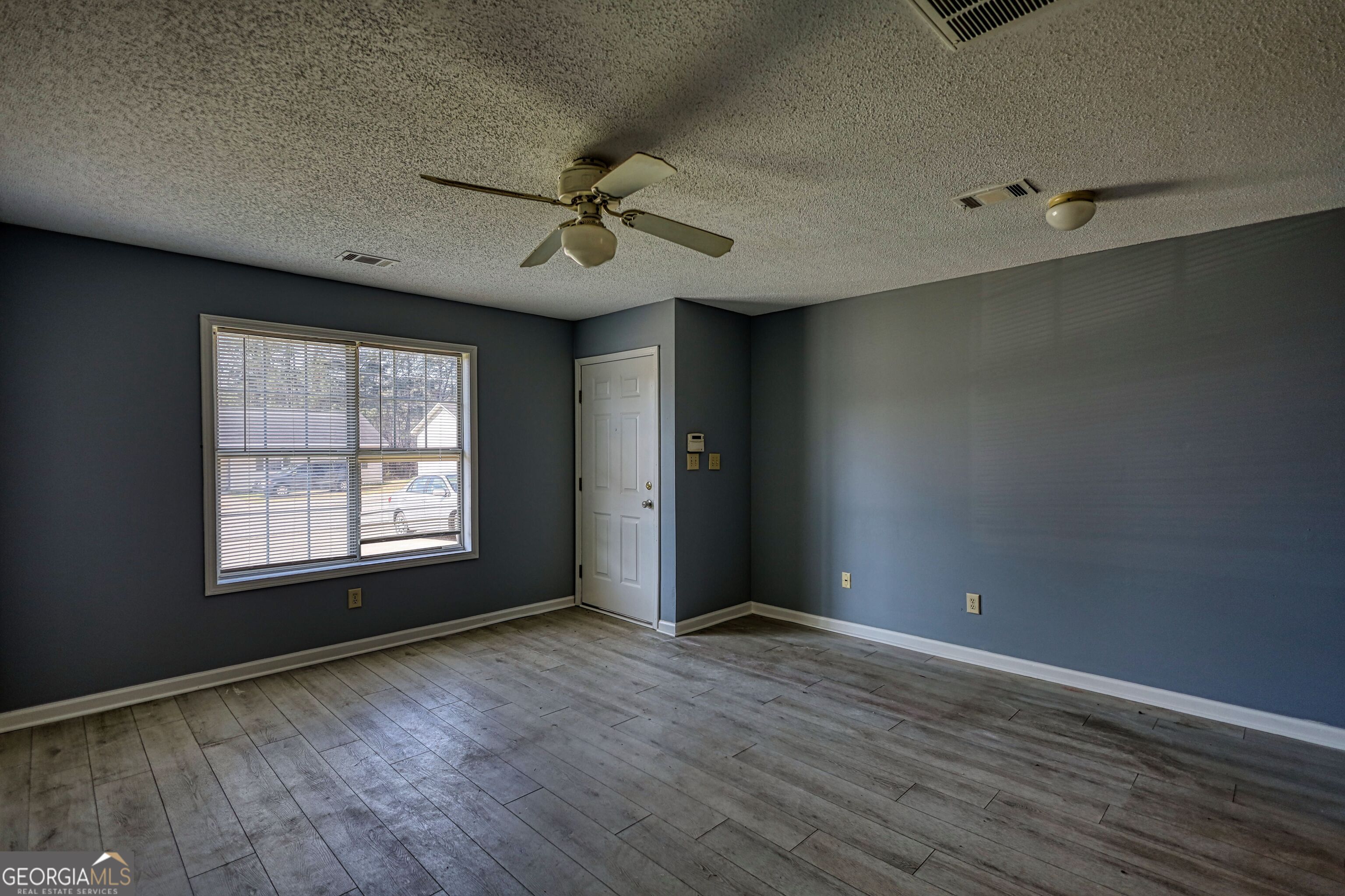 2313 Laura CT NE