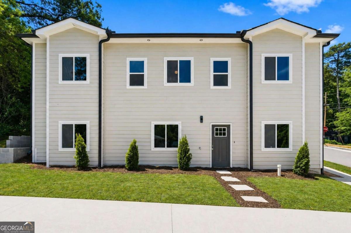305 Fairburn RD NW