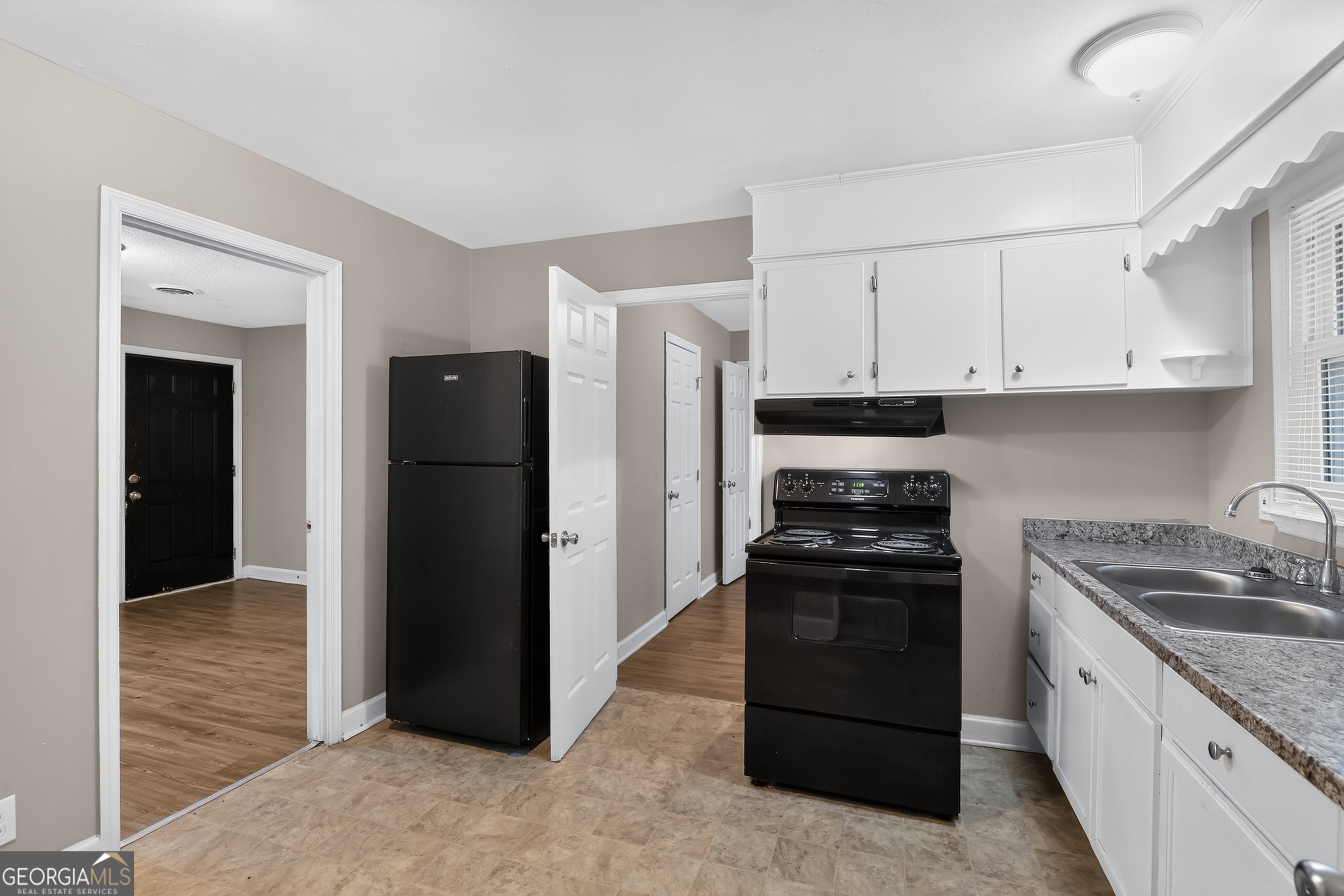 2124 Alfred LN