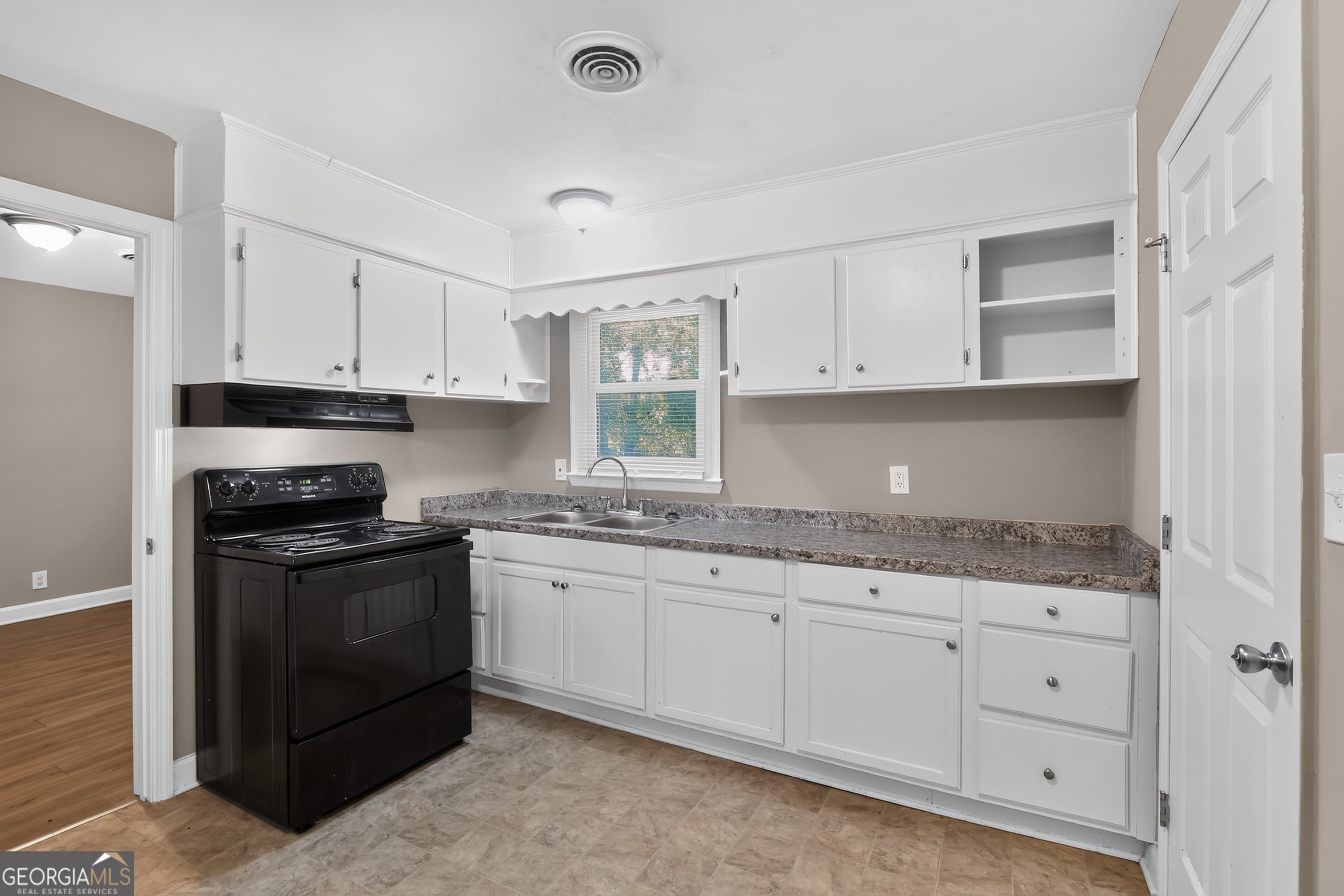 2124 Alfred LN