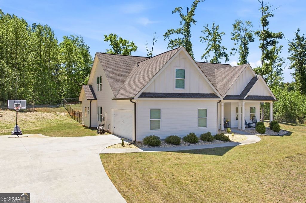 Photo of 199 Oakwood Drive, Commerce, GA 30529 (MLS # 10742321)