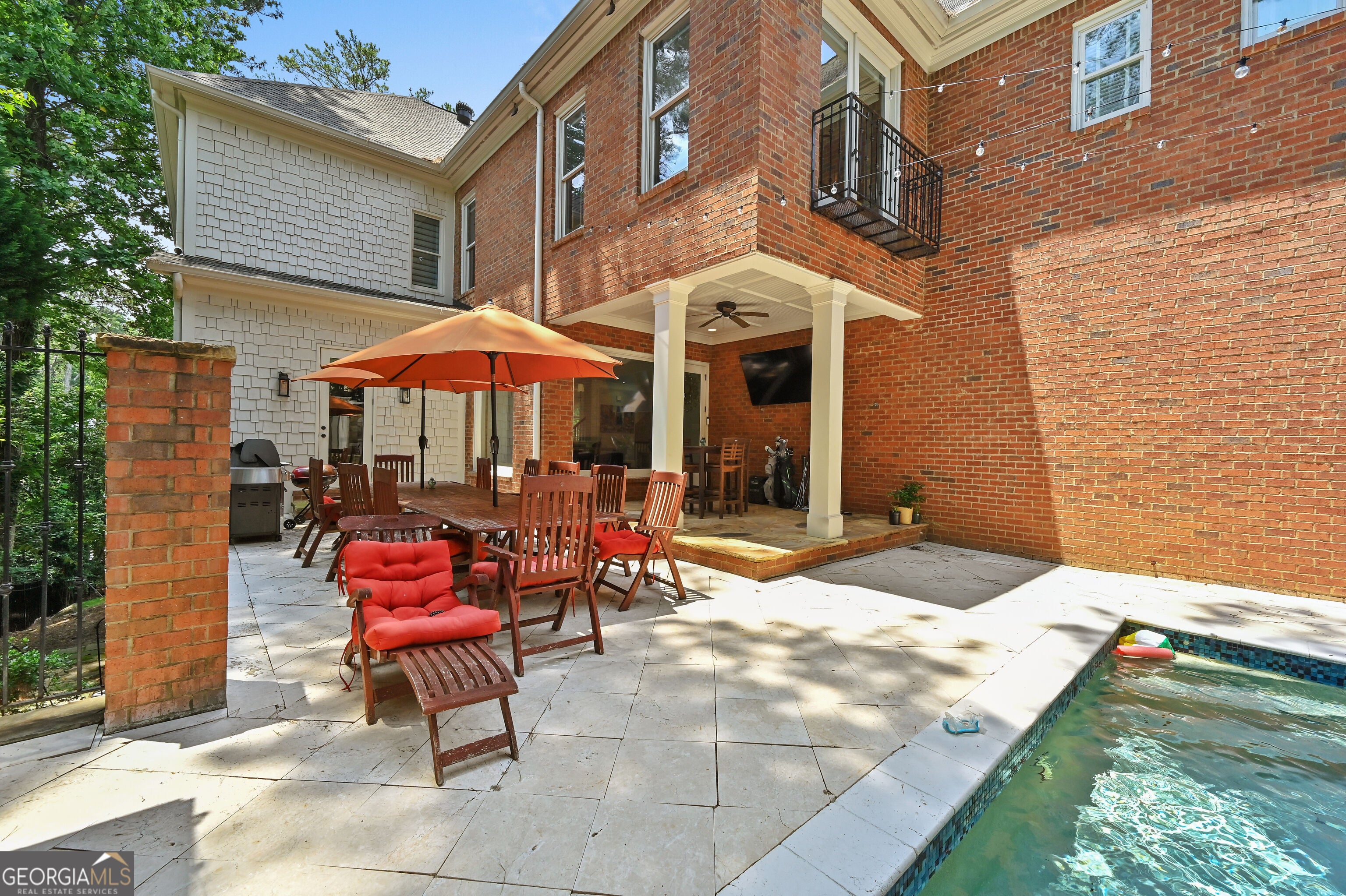 982 NE CANTER RD