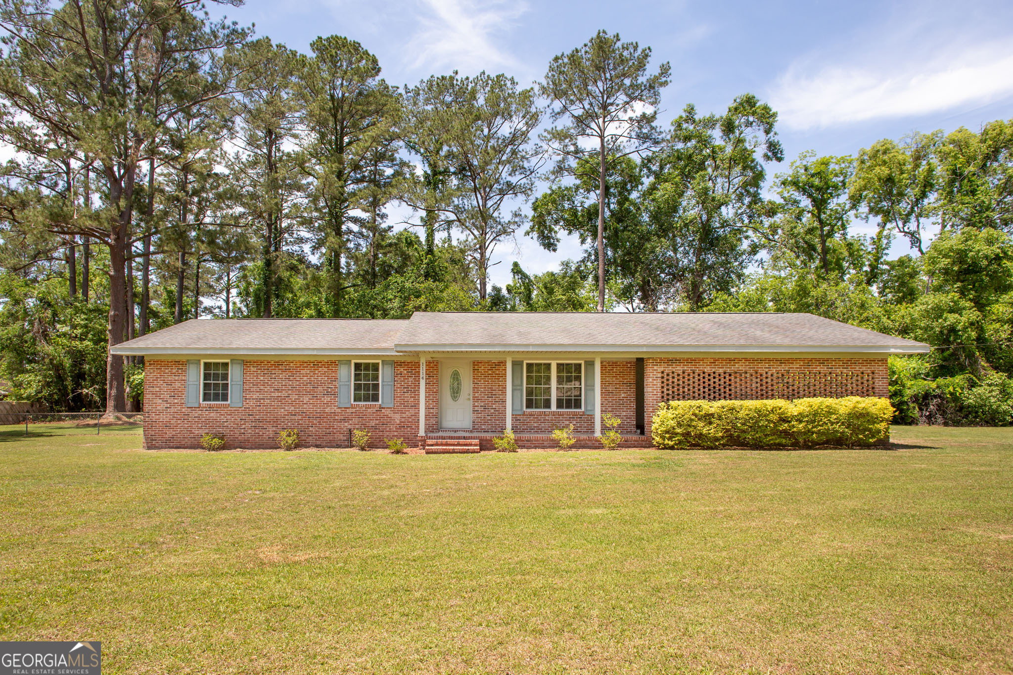This spacious 4 bedroom, 3 bath home sits on a large city lot (.87 acre) in a wonderful neighborhood in Blackshear! Featuring a large open floorplan with two owner suites, a guest bath, formal dining and foyer. The Primary suite that was added in 2007 features a beautiful tray ceiling, two walk-in closets, a soaking tub and separate shower along with two vanities. Conveniently located only minutes from everything Blackshear has to offer!
