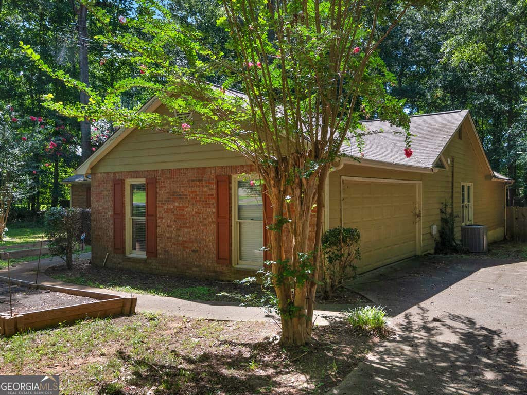 Photo of 351 Waterford Drive, Jonesboro, GA 30238 (MLS # 10824209)