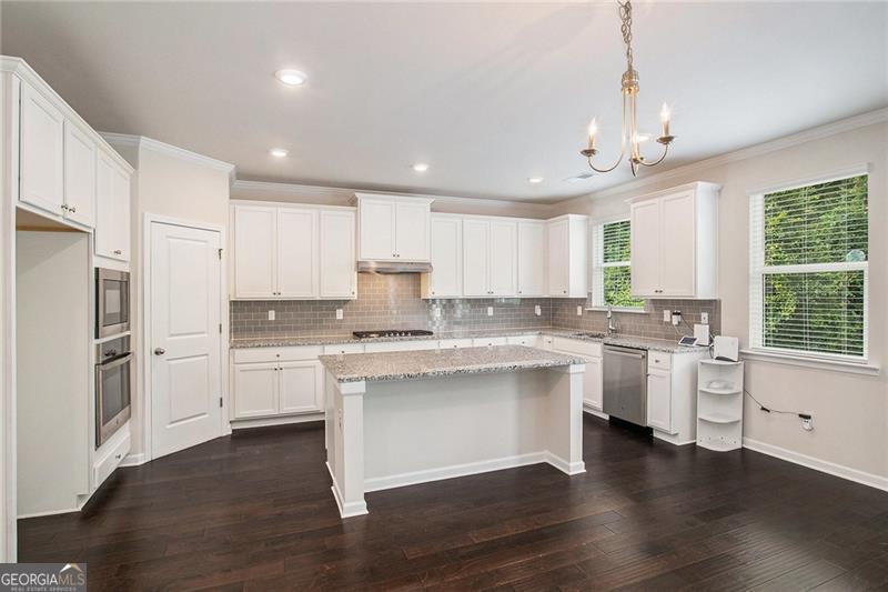 333 Paxton LN