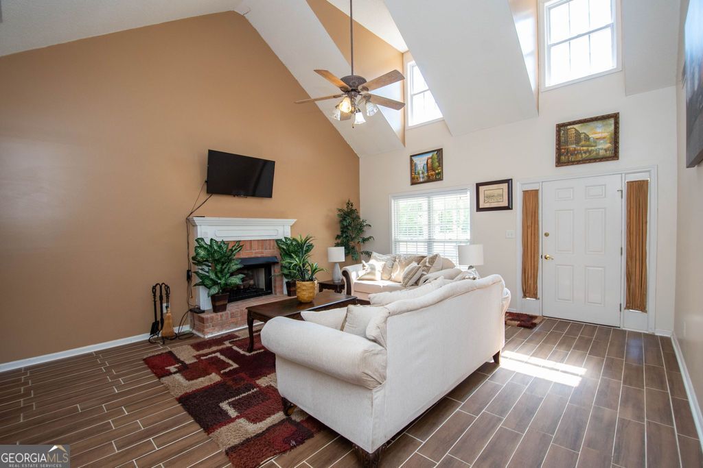 Photo of 105 Applewood Way, Fayetteville, GA 30215 (MLS # 10729100)