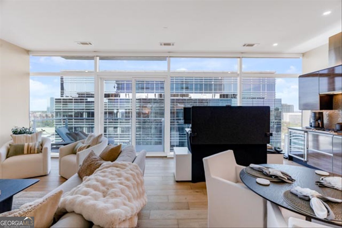 45 Ivan Allen Jr BLVD NW 1704