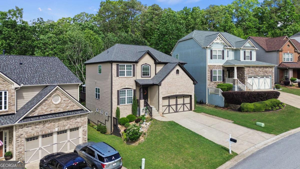 456 Crestmont LN