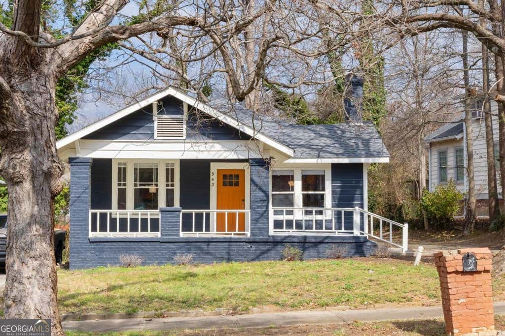 Photo of 943 Rose Circle SW, Atlanta, GA 30310 (MLS # 10824161)