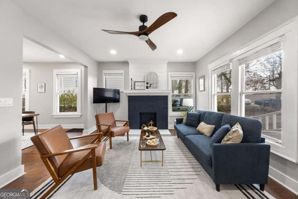 Photo of 943 Rose Circle SW, Atlanta, GA 30310 (MLS # 10824161)