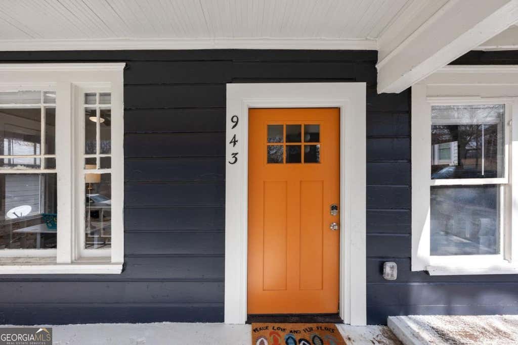 Photo of 943 Rose Circle SW, Atlanta, GA 30310 (MLS # 10824161)