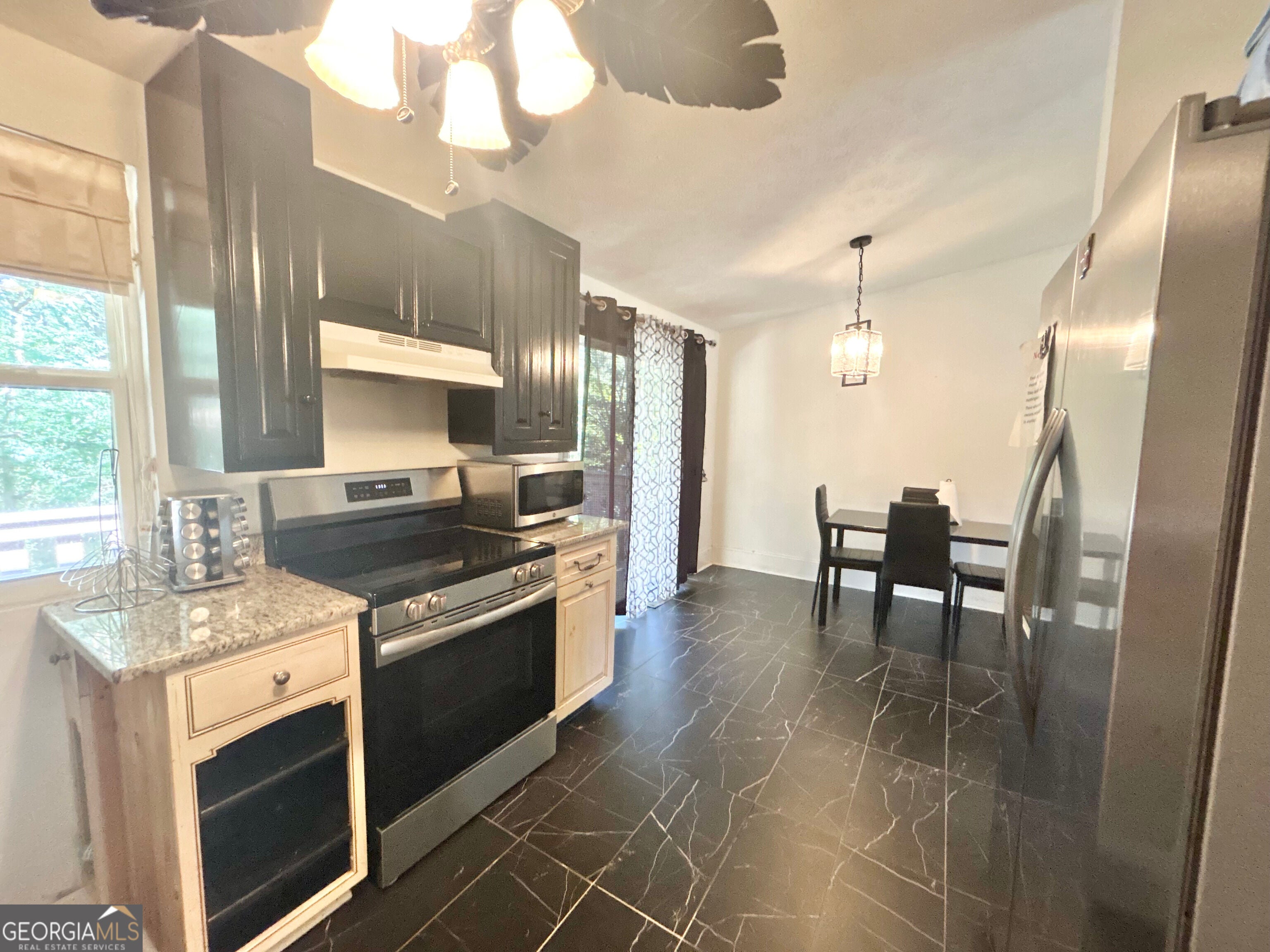 2877 SW Woodburn CT SW