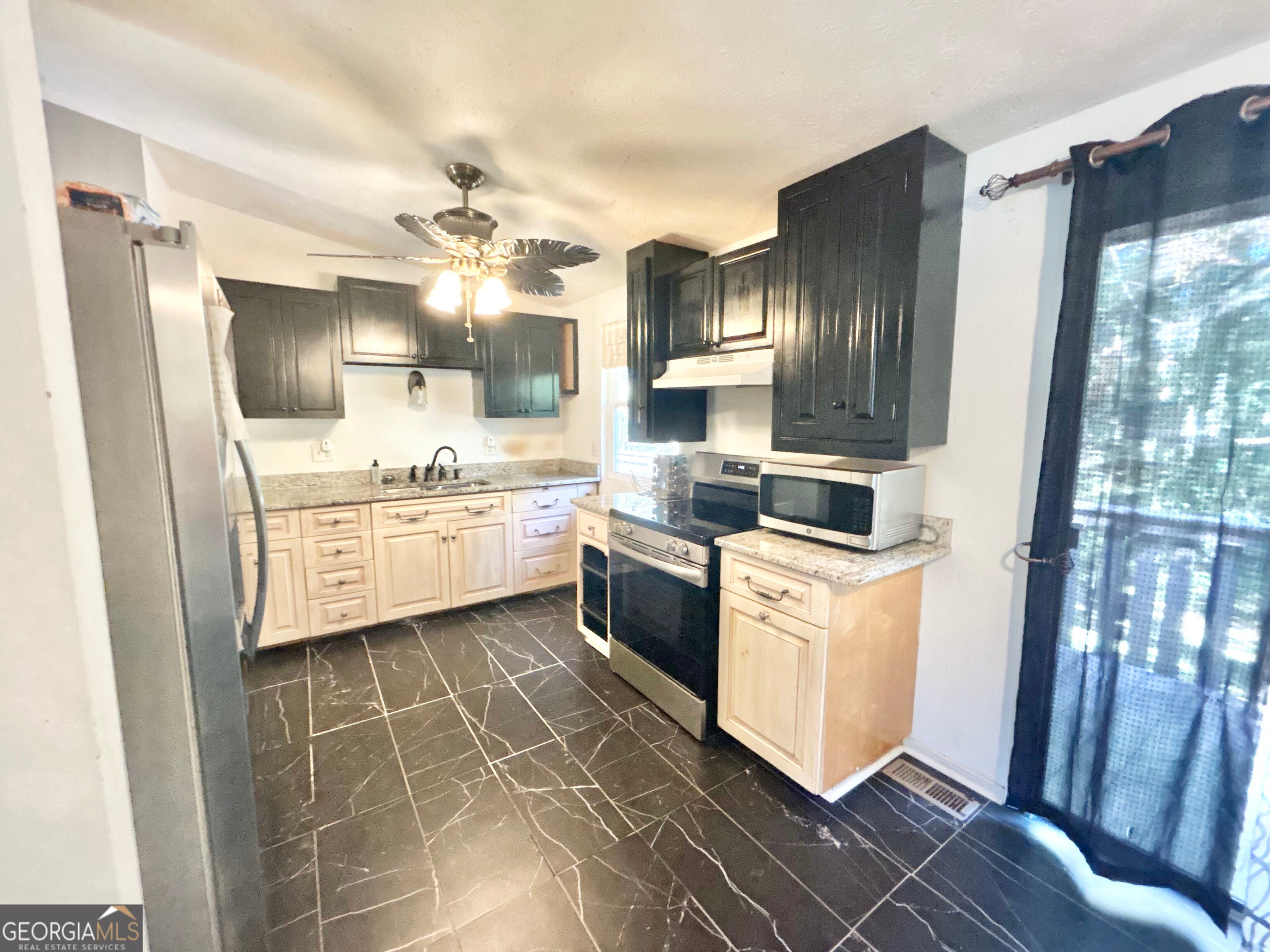2877 SW Woodburn CT SW