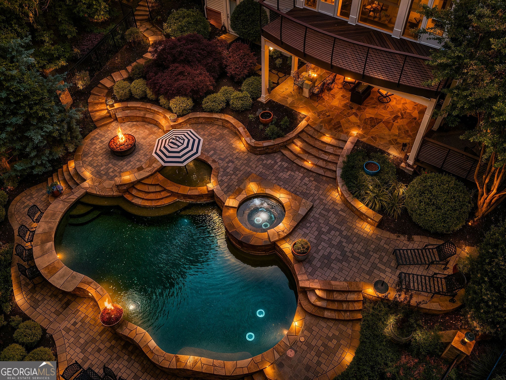 114 Northeast Cove CIR