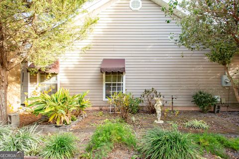 A home in Blackshear