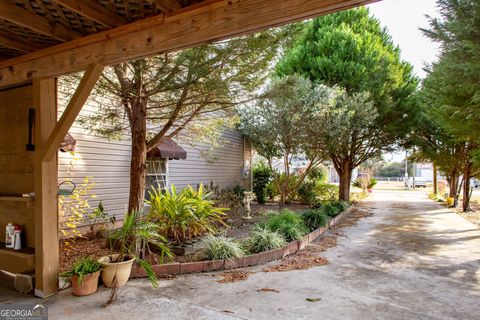 A home in Blackshear