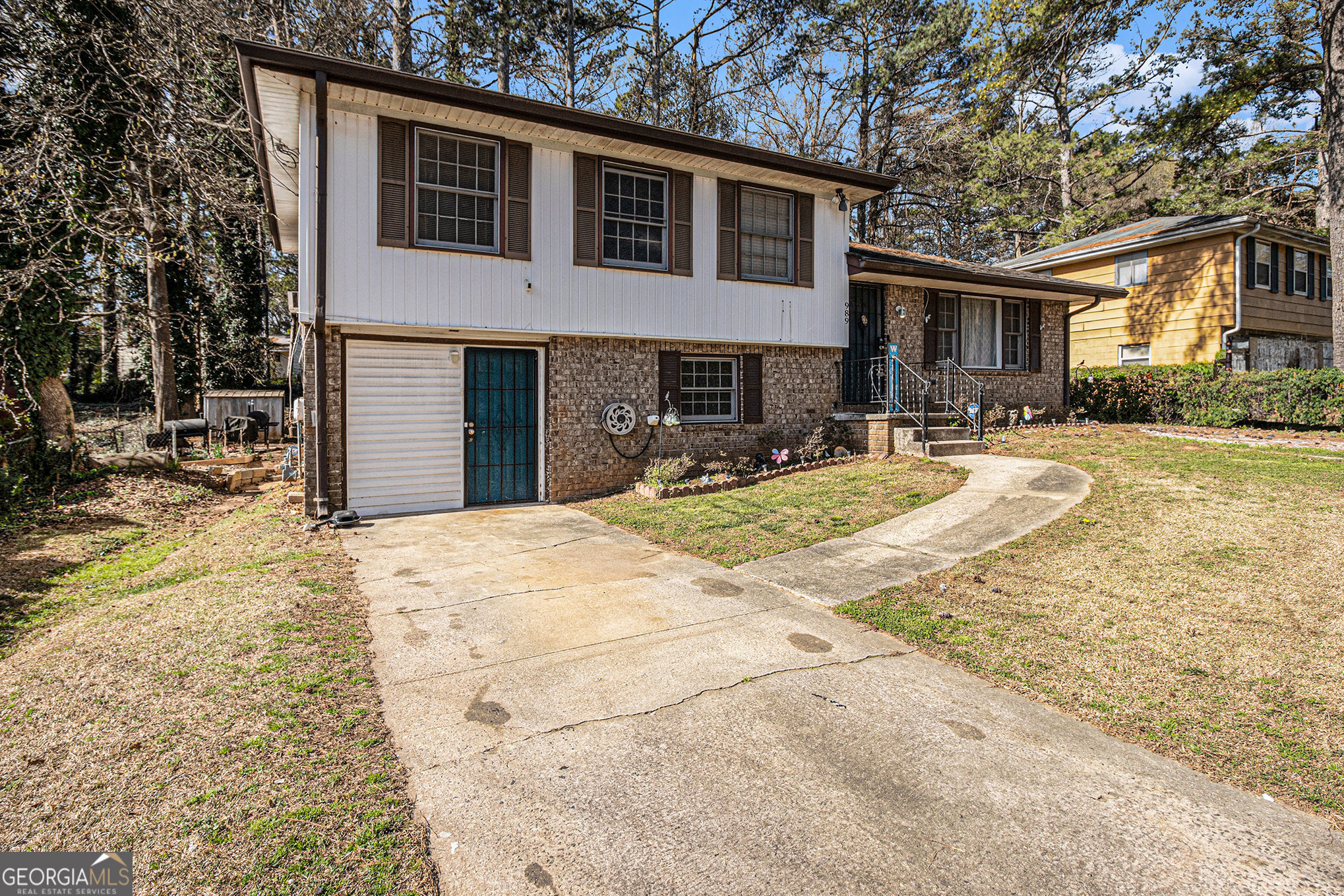 989 Queen Elizabeth WAY