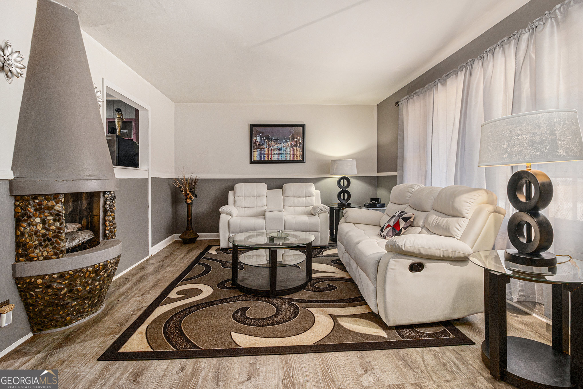 989 Queen Elizabeth WAY