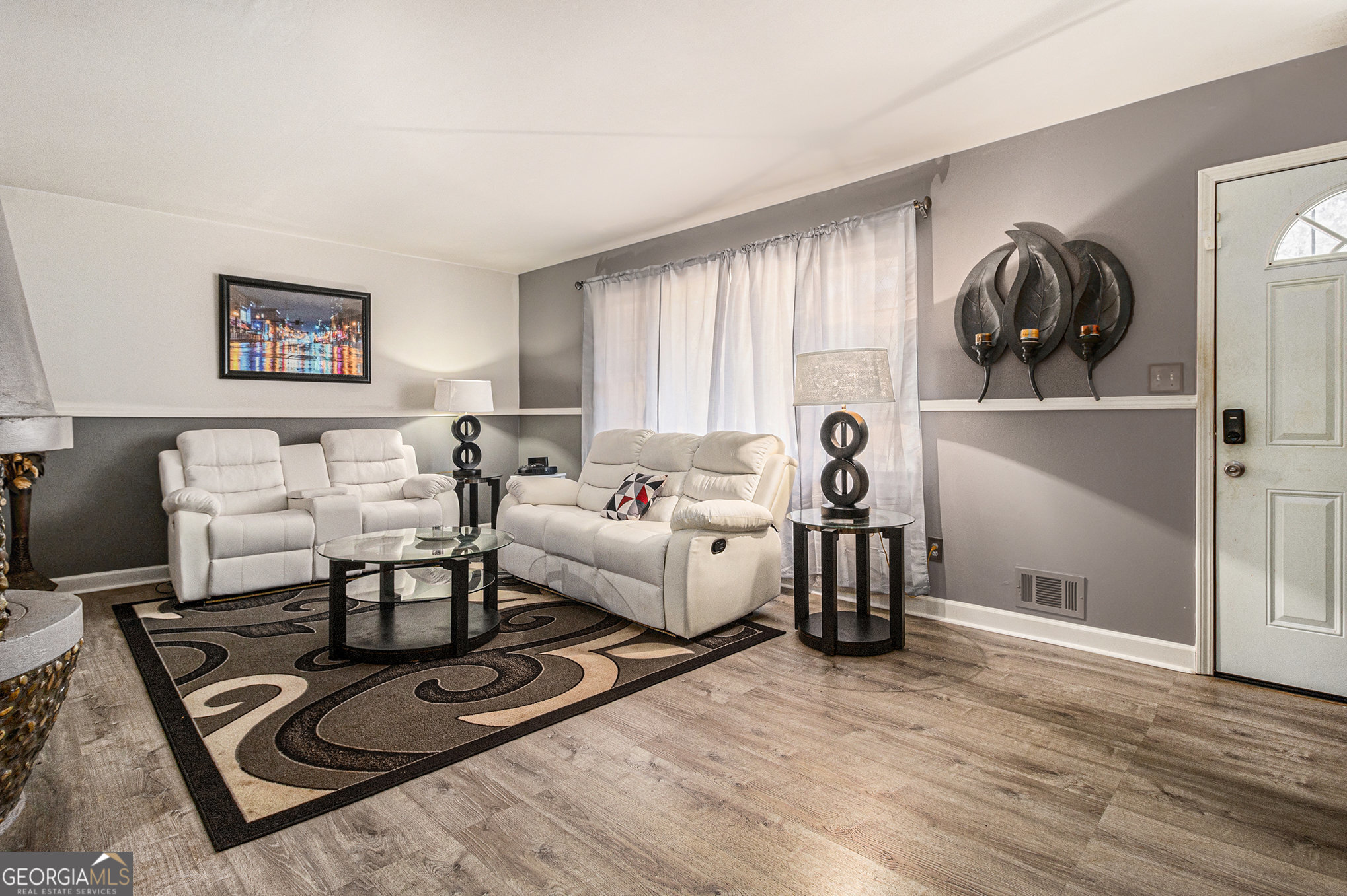 989 Queen Elizabeth WAY