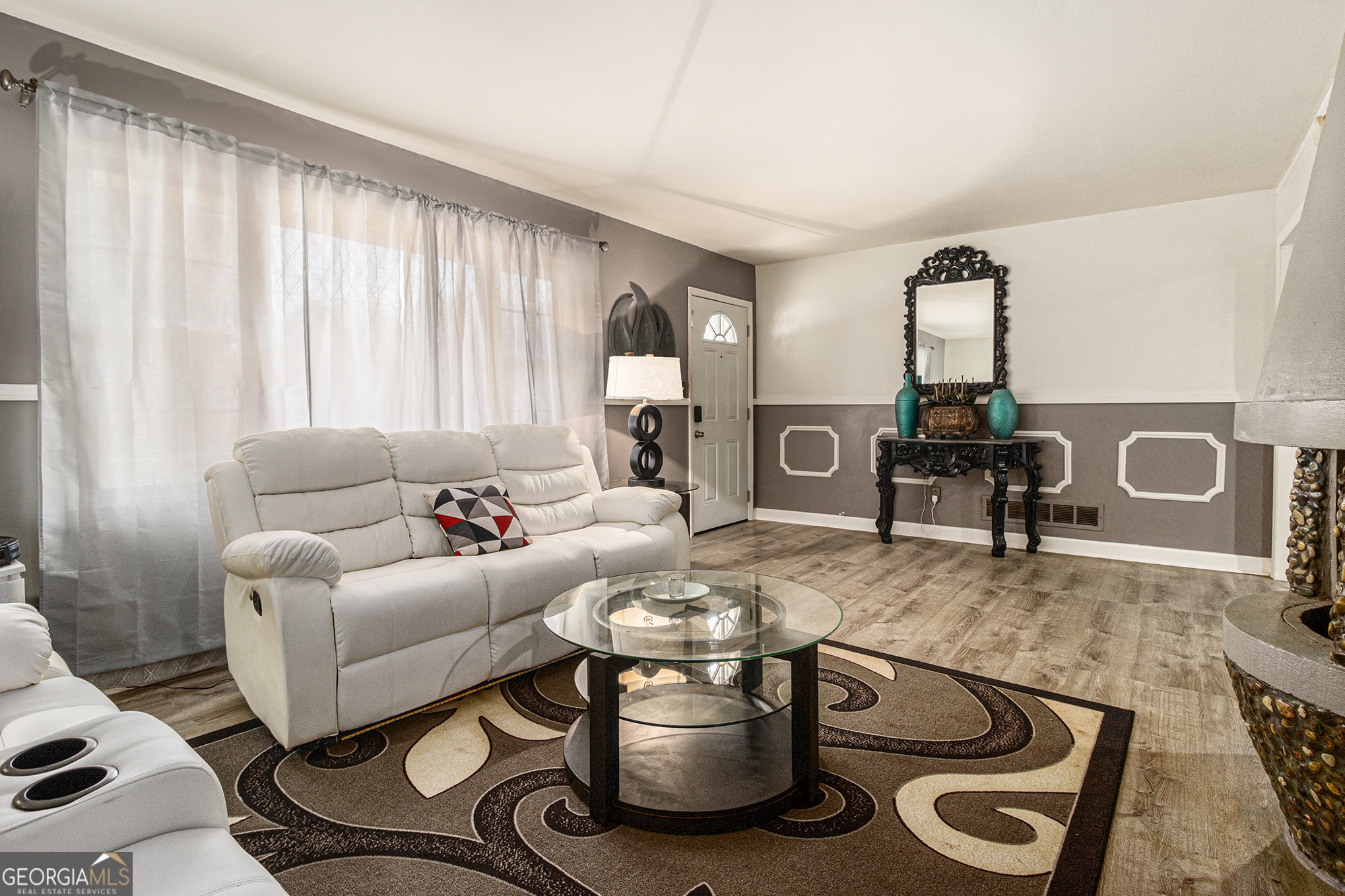 989 Queen Elizabeth WAY