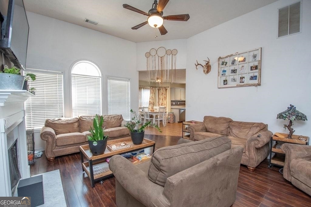 Calico Corners - Residential