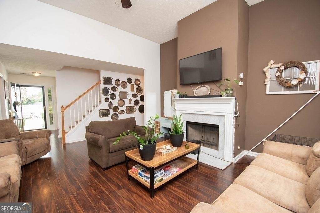 Calico Corners - Residential