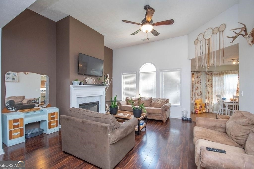Calico Corners - Residential