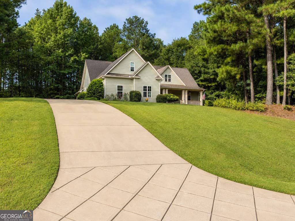 Photo of 405 Barouche Drive, Thomaston, GA 30286 (MLS # 10832203)
