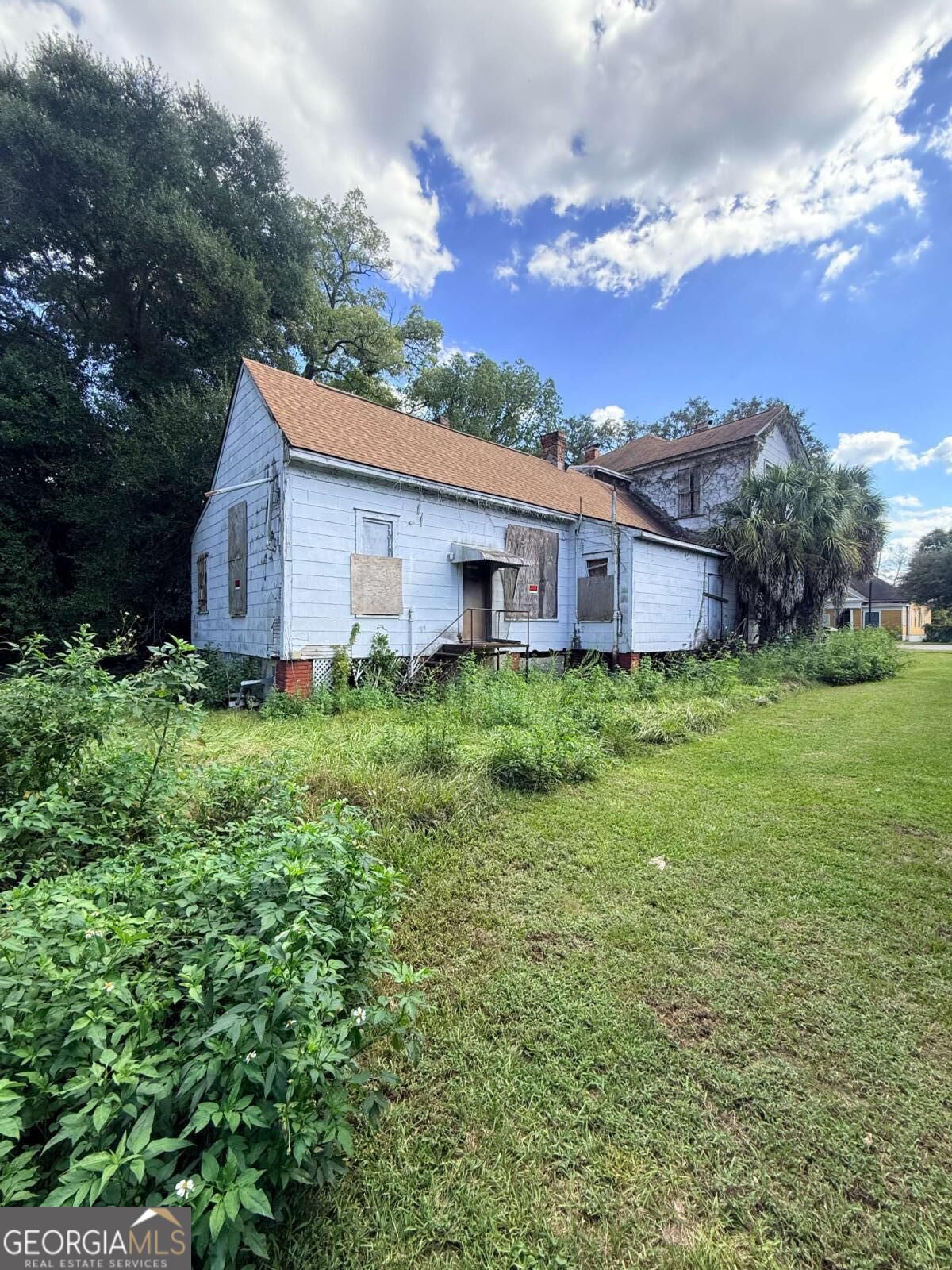 211 W Residence AVE