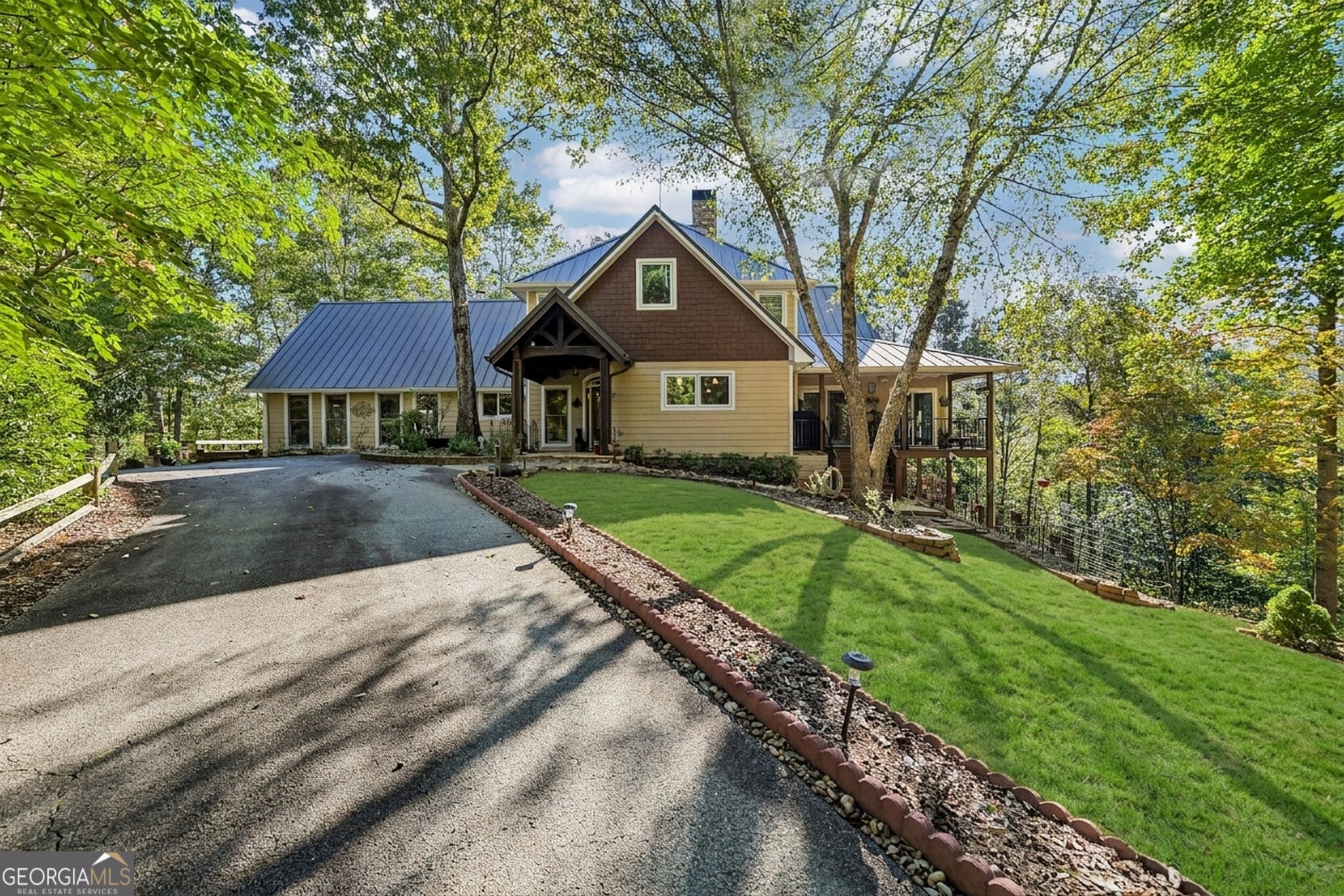 120 Bear Den RD
