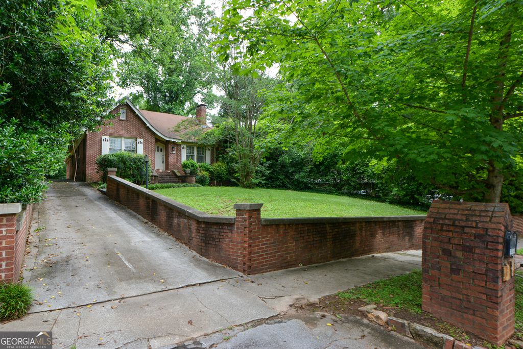 Photo of 1424 Emory Road NE, Atlanta, GA 30306 (MLS # 10770974)